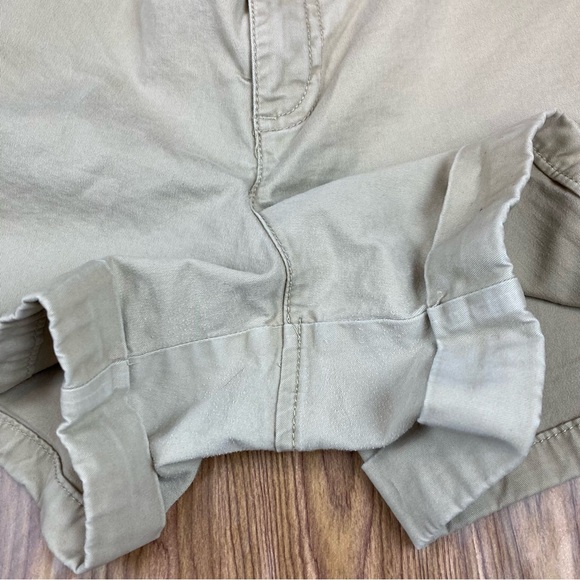 Old Navy Perfect 3 1/2 Inch Khaki Shorts - Size 16 - Picture 6 of 8